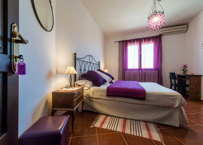 El Descanso De Lares 컨트리하우스 *