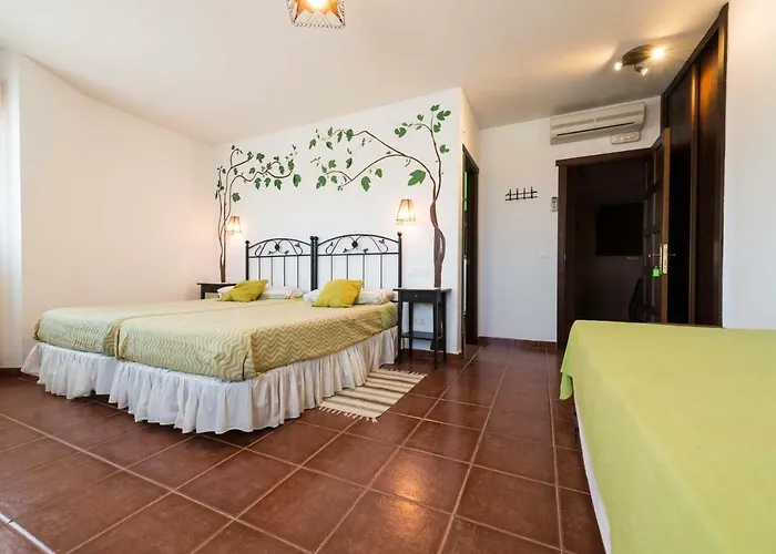 El Descanso De Lares 컨트리하우스 *